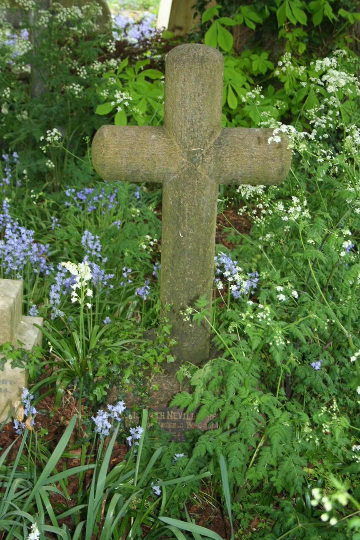 Cross above Elisabeth Neville Brevoort's grave at St Sepulchre's Cemetary Oxford